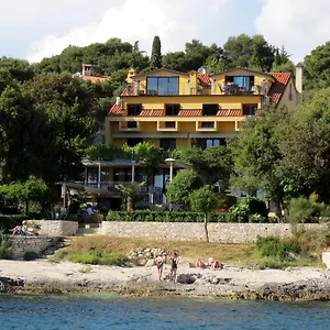 https://apartments-figarola.in-istria.net